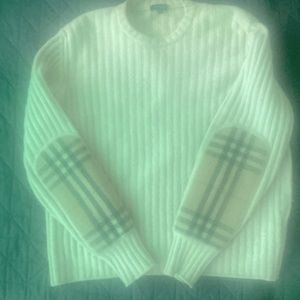 Beautiful and extremely soft 100% Merino wool.